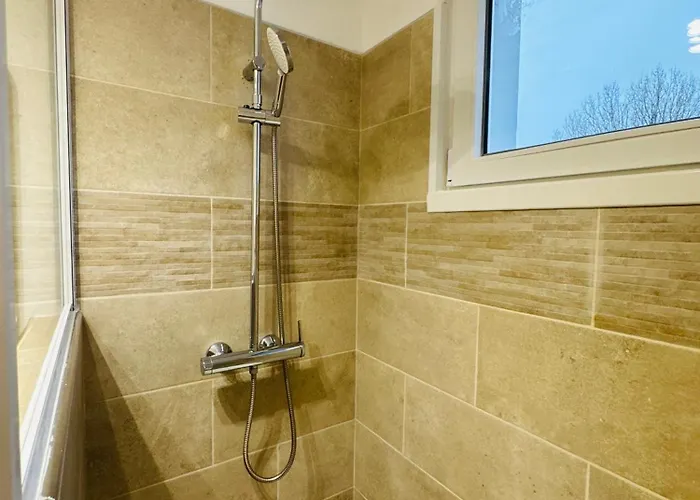 Appartement Lumineux Et Calme Et Commerces *