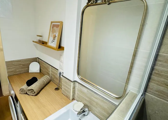 Lumineux Et Calme Et Commerces Appartamento